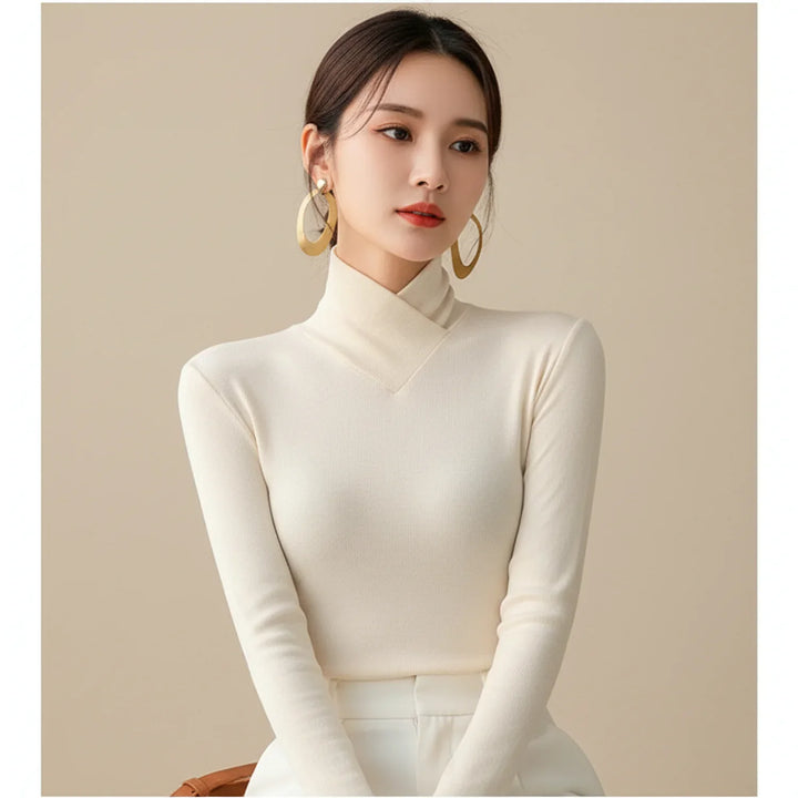 Cozy women's fitted turtleneck sweater with long sleeves, ideal for fall/winter layering. Versatile for casual or elegant style.