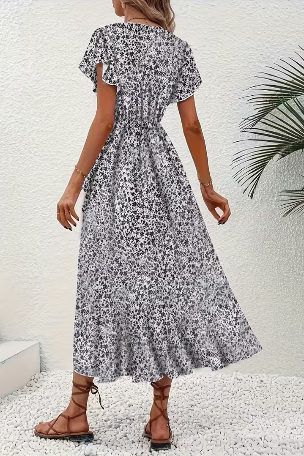 Comfortable casual women's V-neck dress, short sleeve, flattering fit for everyday summer wear.