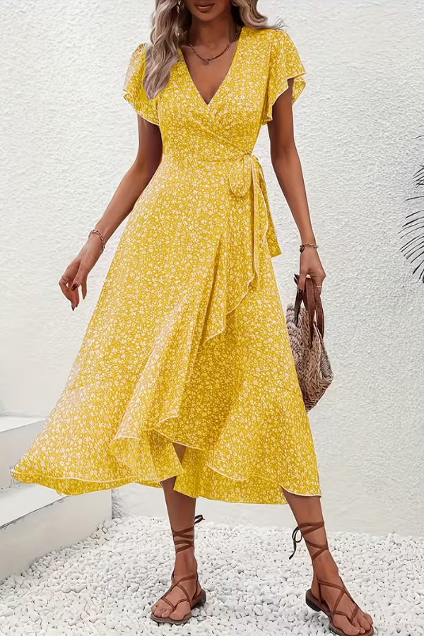 Flattering V-neck midi dress for women, short sleeve, ideal for elegant everyday wear or casual outings.