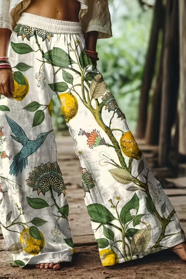 Fashionable women's floral print cropped pants, relaxed fit for effortless summer style.