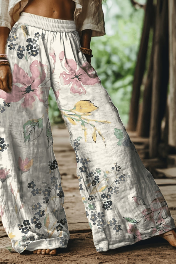 Vintage style women's floral cropped pants, comfortable and chic for any summer occasion.