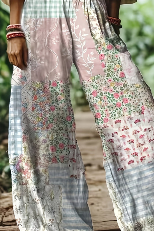 Comfortable women's floral cropped pants, relaxed vintage style, excellent for warm weather.