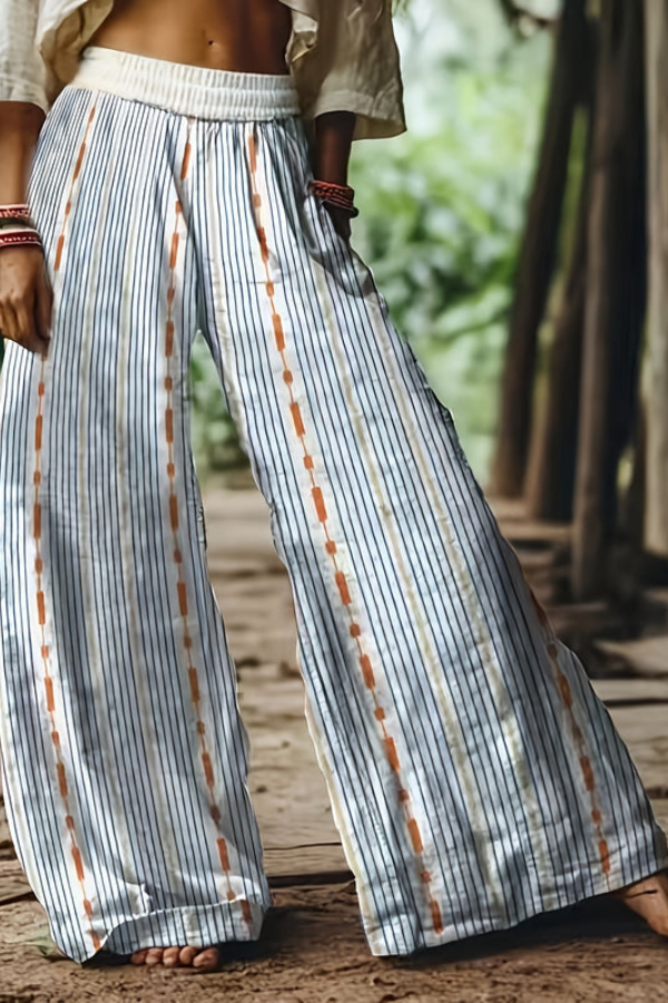 Stylish women's vintage floral pants, cropped length, relaxed fit for ultimate comfort.