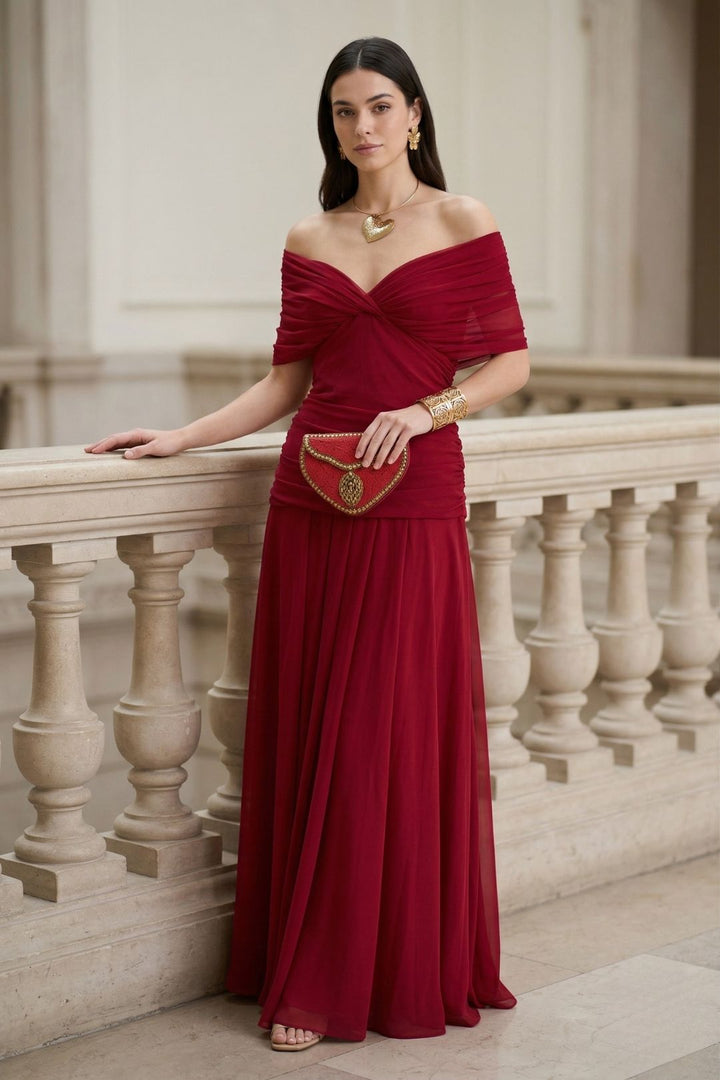 Flowy floral maxi dress, women's off-shoulder, ideal for elegant summer evenings.