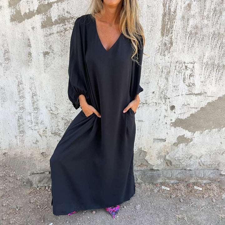 Women's elegant V-neck maxi dress, flowy fit, with trendy balloon sleeves and functional pockets for spring/summer.