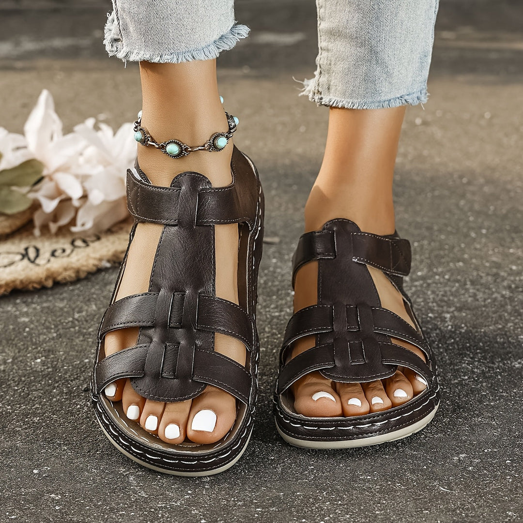 Stylish open-toe women's casual sandals. Comfortable footwear perfect for summer and versatile everyday wear.