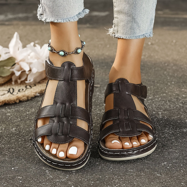 Stylish open-toe women's casual sandals. Comfortable footwear perfect for summer and versatile everyday wear.