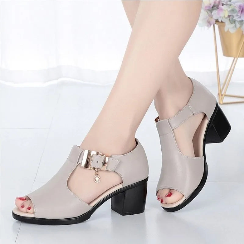 Women's versatile black block heels, open-toe style, with a chic and secure buckle.
