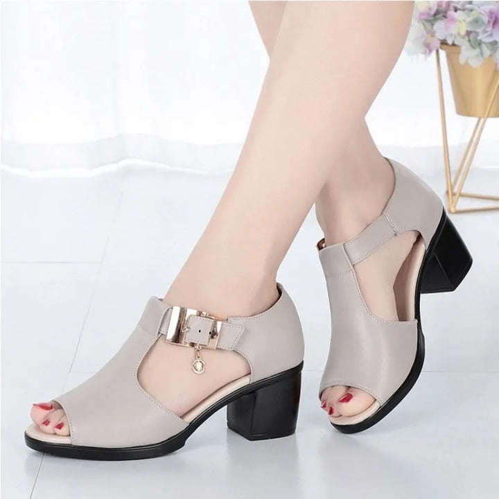Women's versatile black block heels, open-toe style, with a chic and secure buckle.
