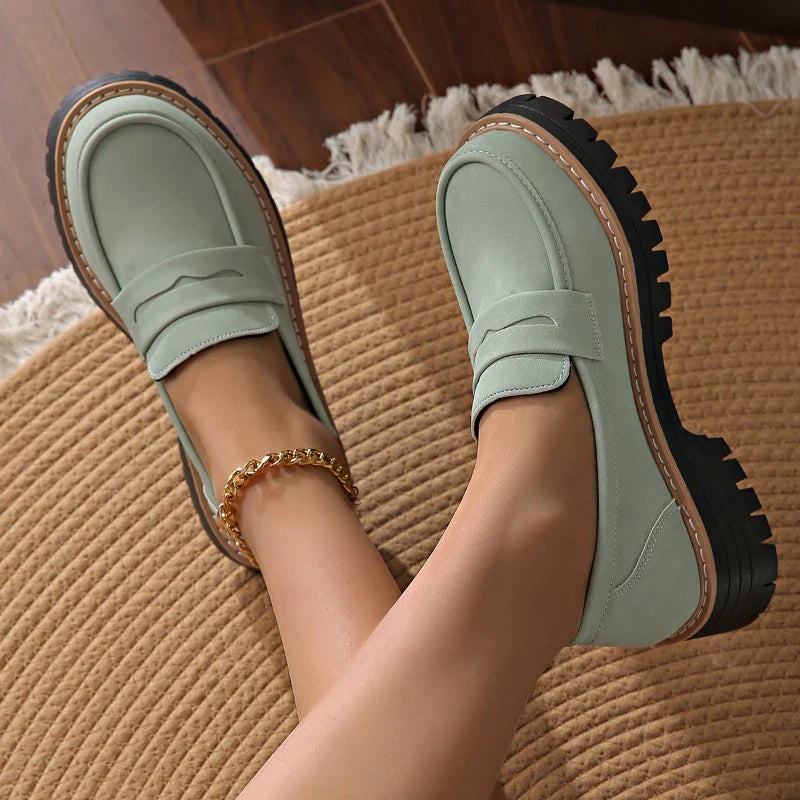 Comfort platform loafers in green, ideal women's casual shoes