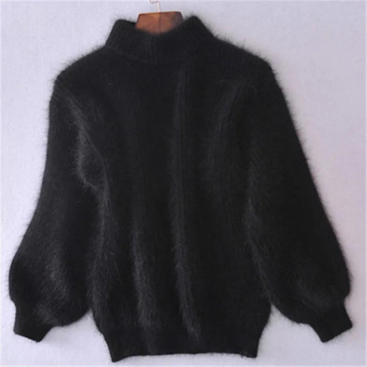 Comfortable women's knit sweater with a high neck, designed as a classic, cozy pullover.
