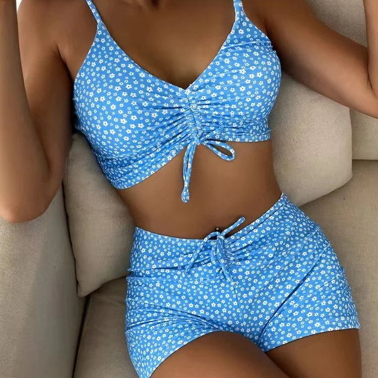 Supportive women's floral high-waist bikini set, ideal for retro beach fashion.