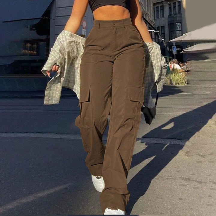 Comfortable women's high waist cargo pants, wide leg design, ideal for a relaxed streetwear look.