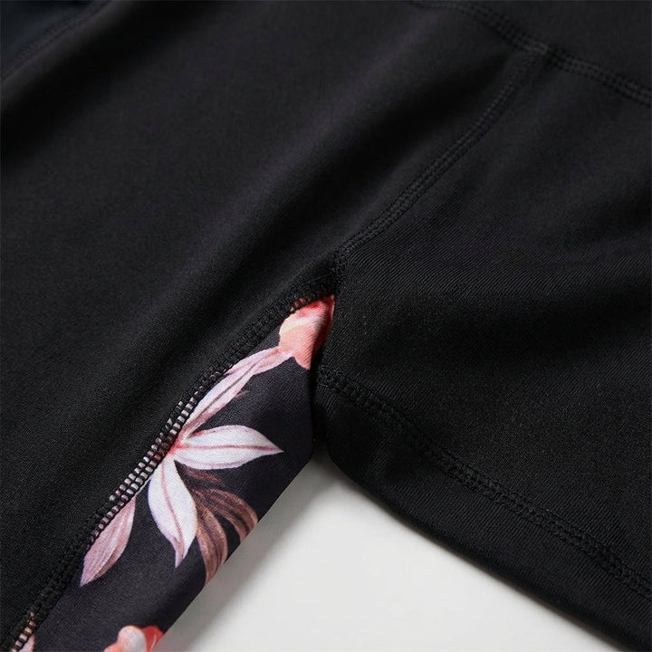 Comfortable women's athletic leggings featuring a chic floral print, high waist, perfect for gym and fitness.
