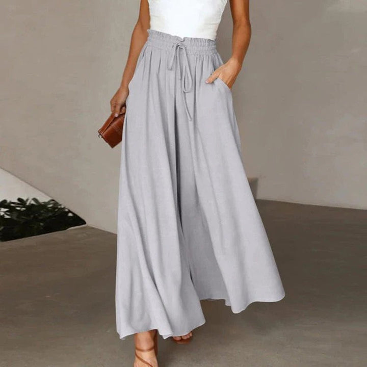 Comfortable women's wide leg pants with a high waist, suitable for effortless everyday style.