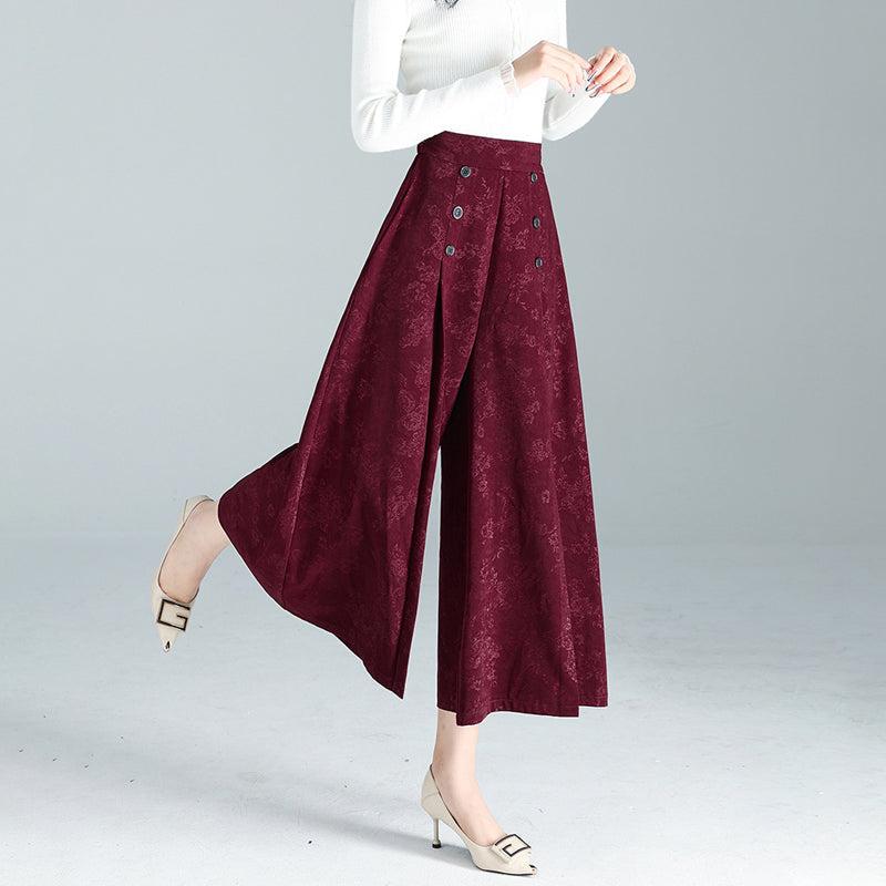 Elegant women's wide-leg pants in ice silk fabric, perfect for a refined yet comfortable look