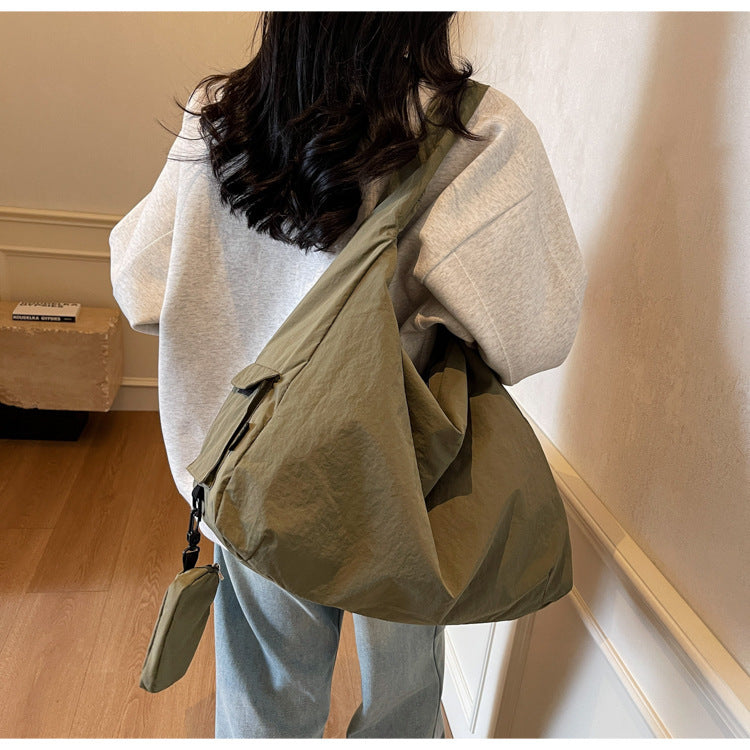 Women's large capacity black crossbody hobo bag, perfect for everyday essentials.