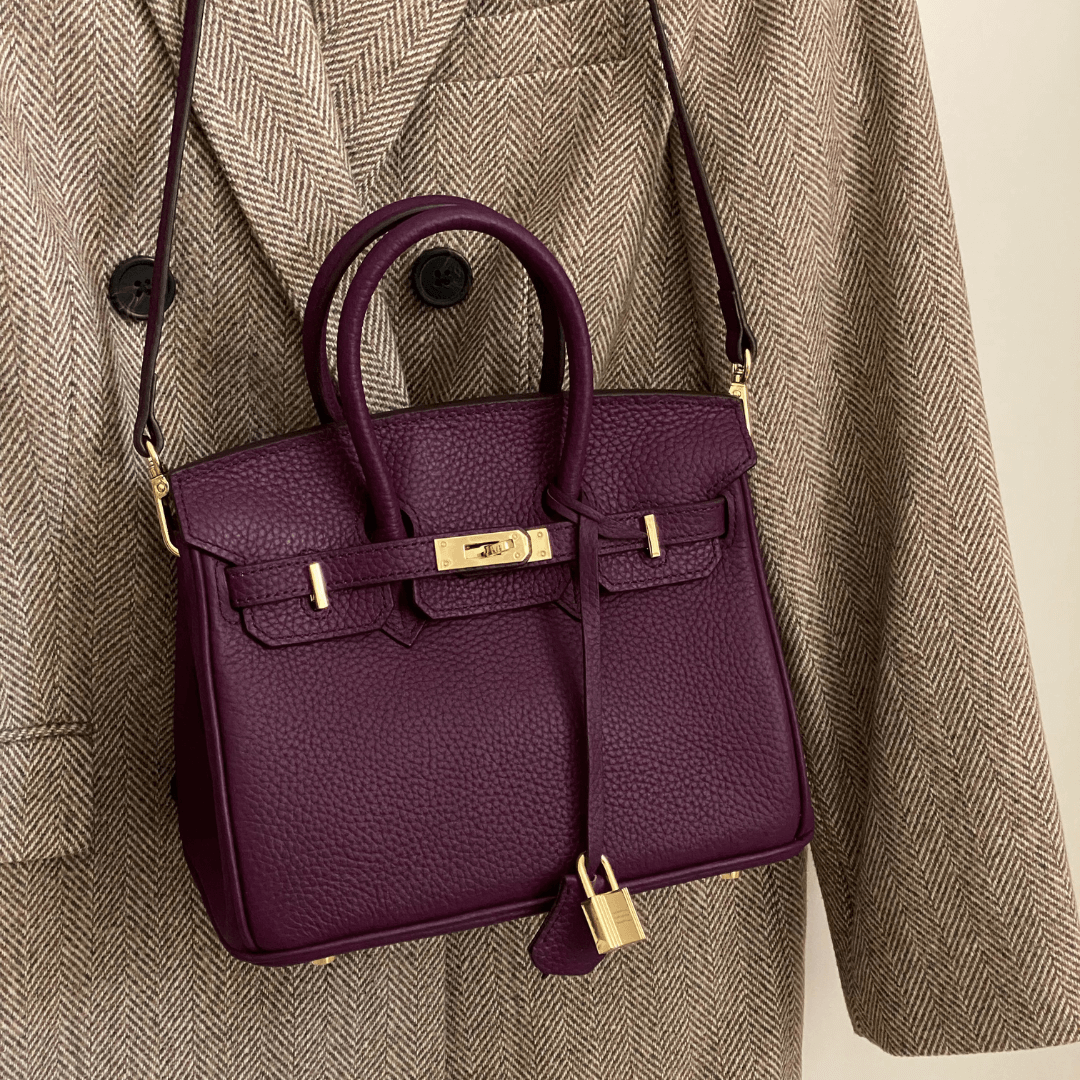 Fashionable women's large leather handbag. A chic shoulder tote to elevate everyday outfits.