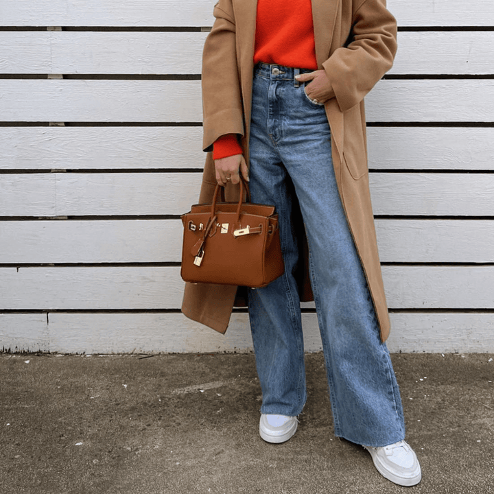 Versatile women's leather everyday bag. Large tote purse, ideal for stylish daily use.