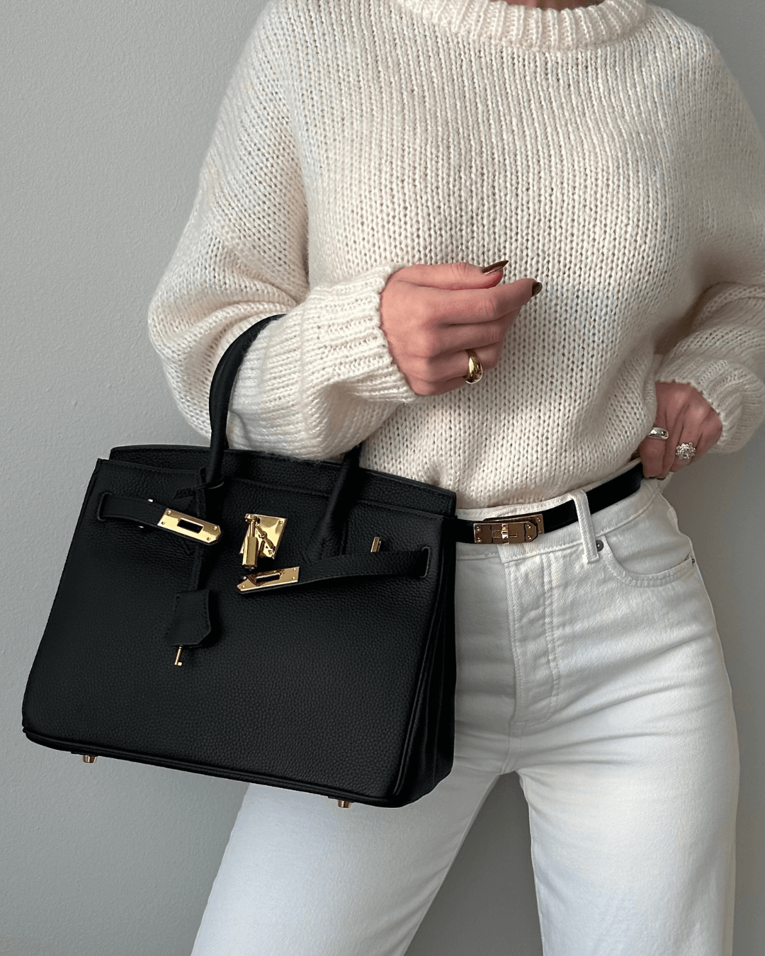 Classic women's large leather handbag. Timeless shoulder tote, essential for everyday style.