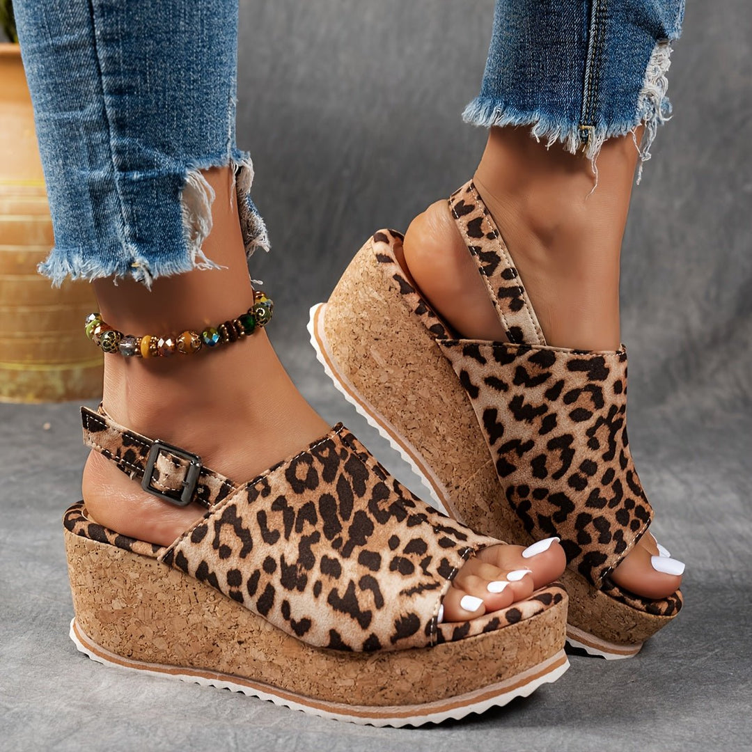 Summer essential: women's comfortable leopard print platform wedge sandals, ideal casual footwear with open toe.