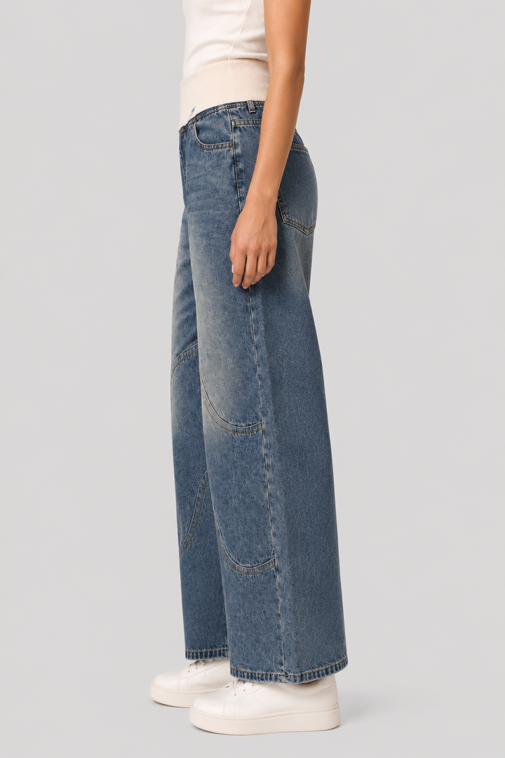Stylish women's wide leg, loose fit denim jeans. High waist, light blue wash for versatile, comfortable fashion.