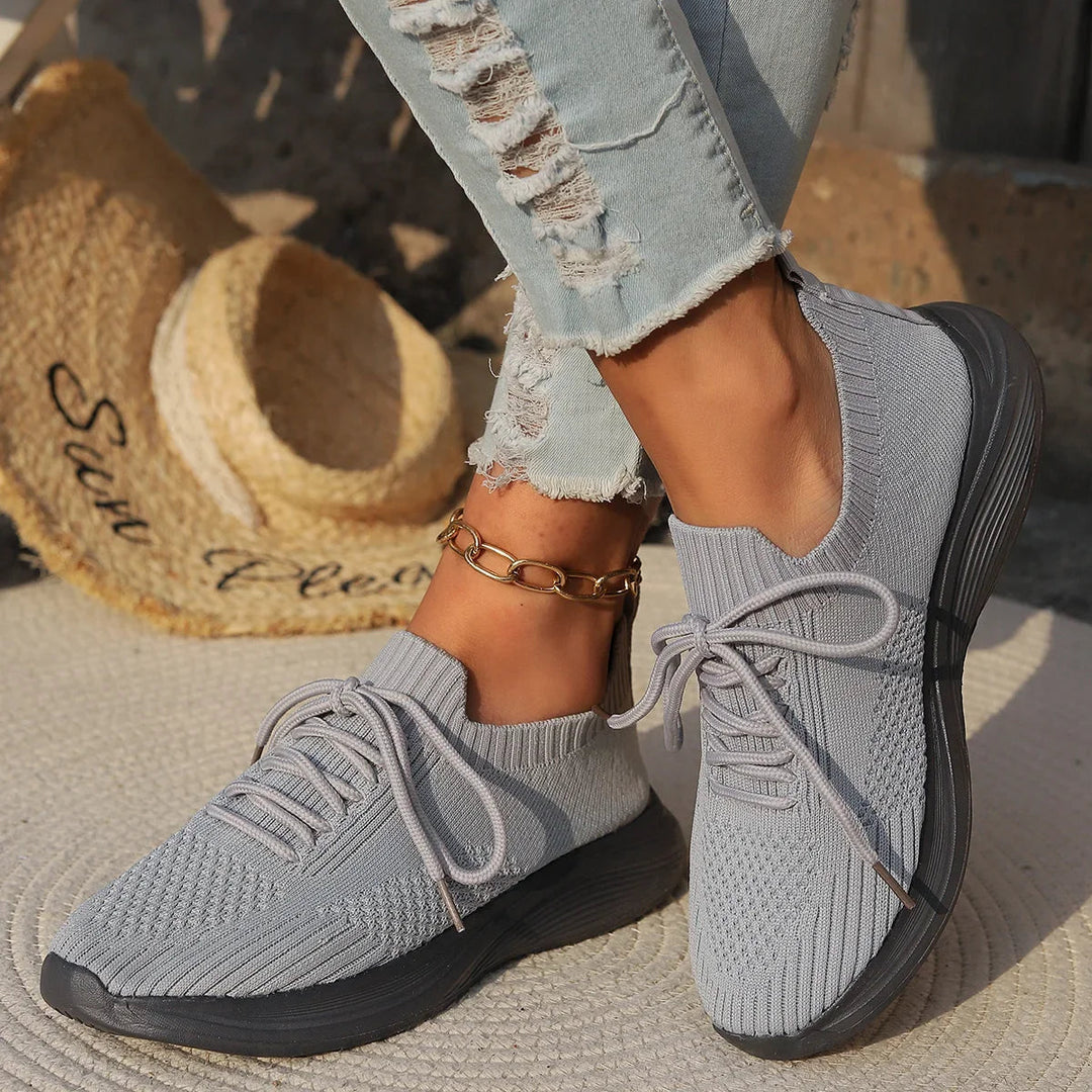 Stylish ribbed women's casual sneakers. Lightweight, flexible, and comfortable for versatile everyday fashion.