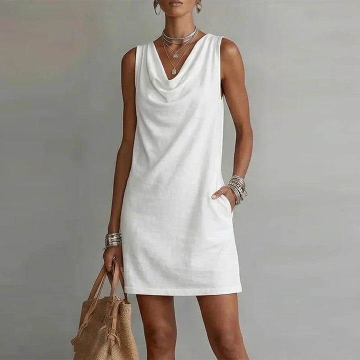 Comfortable women's sleeveless mini dress featuring functional pockets, great for casual summer fashion.