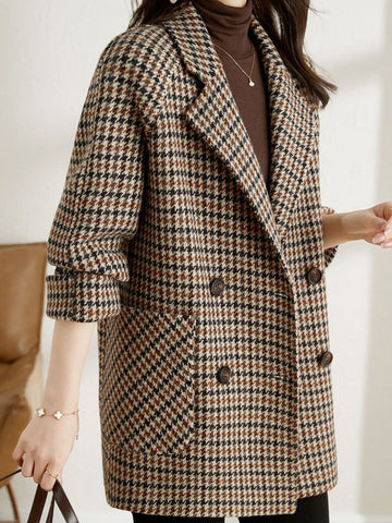Stylish women's plaid blazer, a chic long sleeve jacket for spring, offering a smart-casual look.