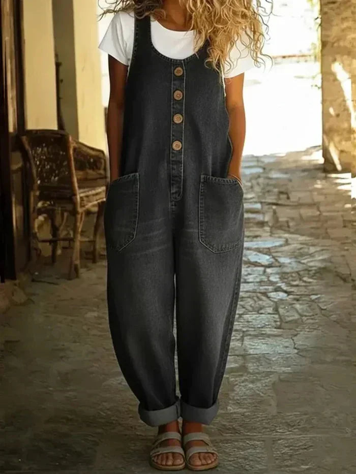 Stylish women's vintage-inspired loose fit sleeveless jumpsuit, a versatile one-piece for effortless casual outfits.