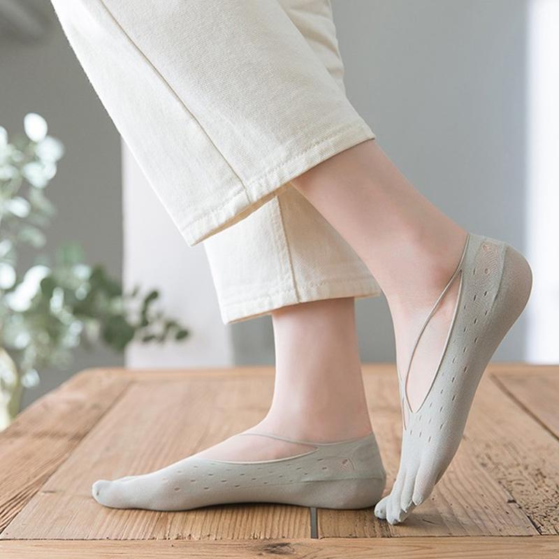 Breathable cotton blend women's toe socks, anti-odor and low-cut for a seamless footwear experience.