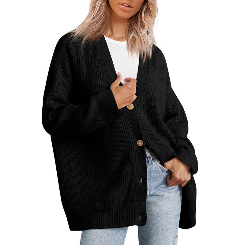Women's luxurious oversized cardigan, soft knit, elegant layering piece for fall.