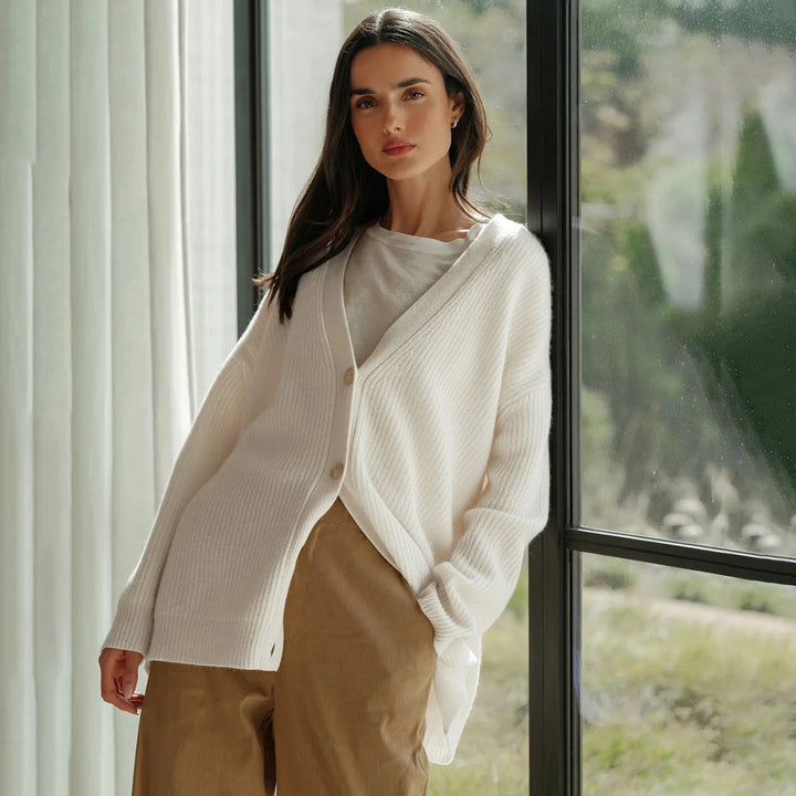 Luxurious women's fall cardigan, oversized & warm, perfect for stylish comfort.