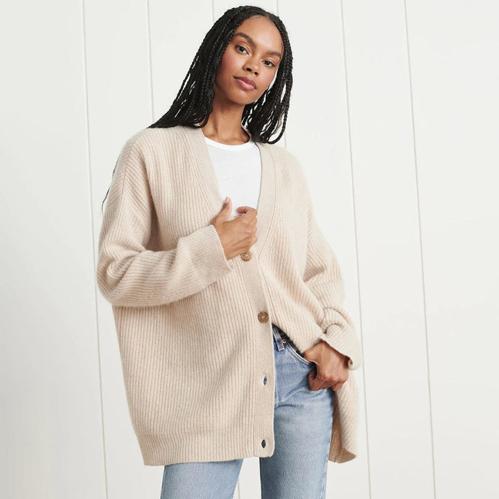 Oversized women's cozy knitwear cardigan, relaxed fit, comfort and style.