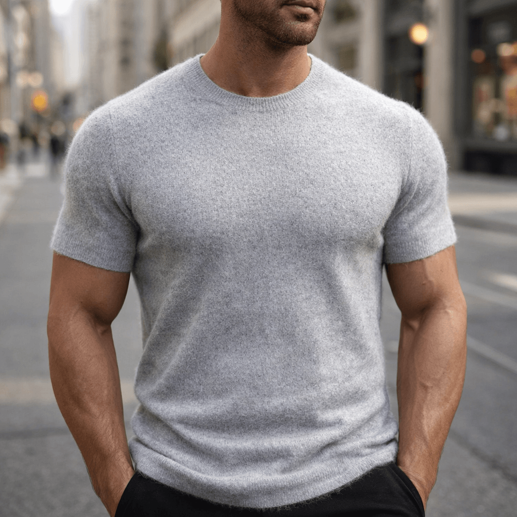 Versatile women's everyday t-shirt with a soft feel, ideal for casual wear and a classic look.