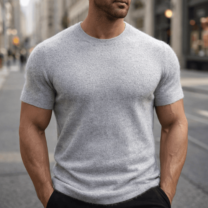 Versatile women's everyday t-shirt with a soft feel, ideal for casual wear and a classic look.