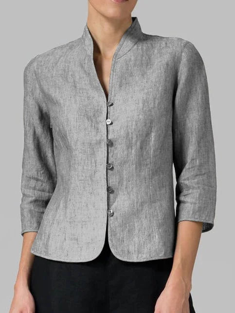 Comfortable women's minimalist blouse, button front, ideal for effortless everyday wear.