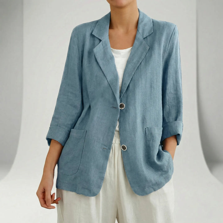 Versatile women's relaxed fit blazer, a key layering piece for modern women's fashion.