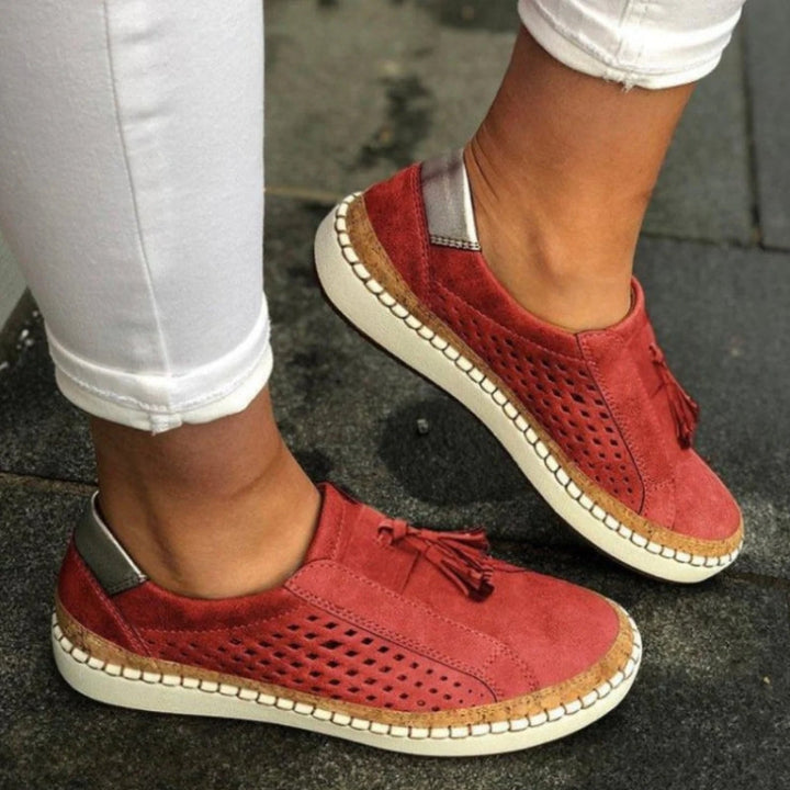 Stylish women's casual slip-on flats, perfect for walking, travel, and everyday wear with supportive design.