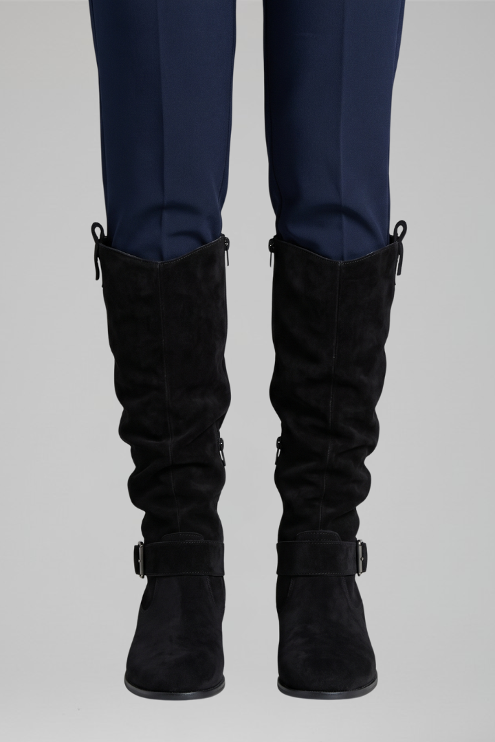 Elegant women's orthopaedic knee-high boots with a functional side zipper for comfort & style.