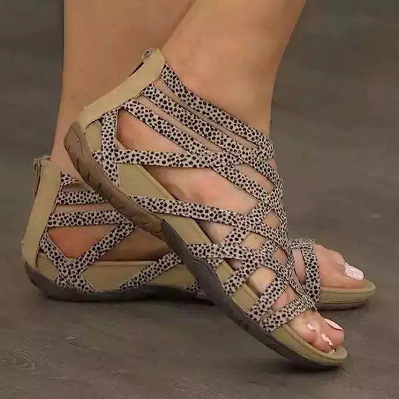 Slip-on women's summer sandals, comfortable and adjustable for all-day wear.