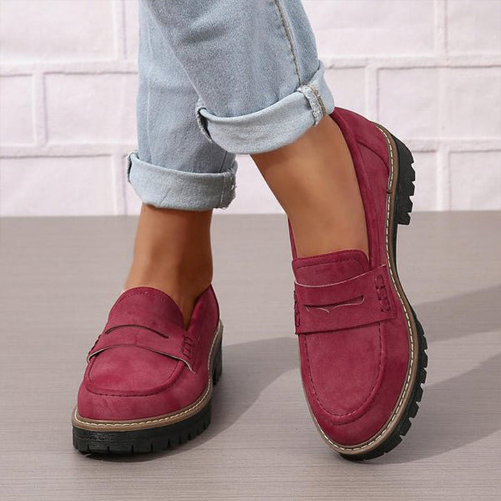 Women's foot health loafers: orthopedic design with superior arch support for all-day comfort.