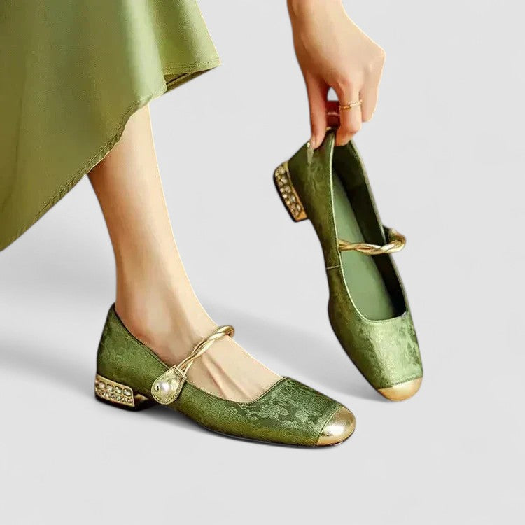 Women's orthopedic Mary Jane shoes with a comfortable low block heel.