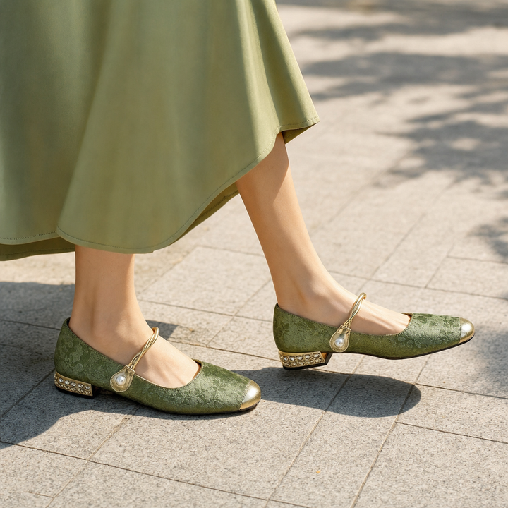 Supportive women's orthopedic Mary Jane shoes, ideal with a comfortable low block heel.