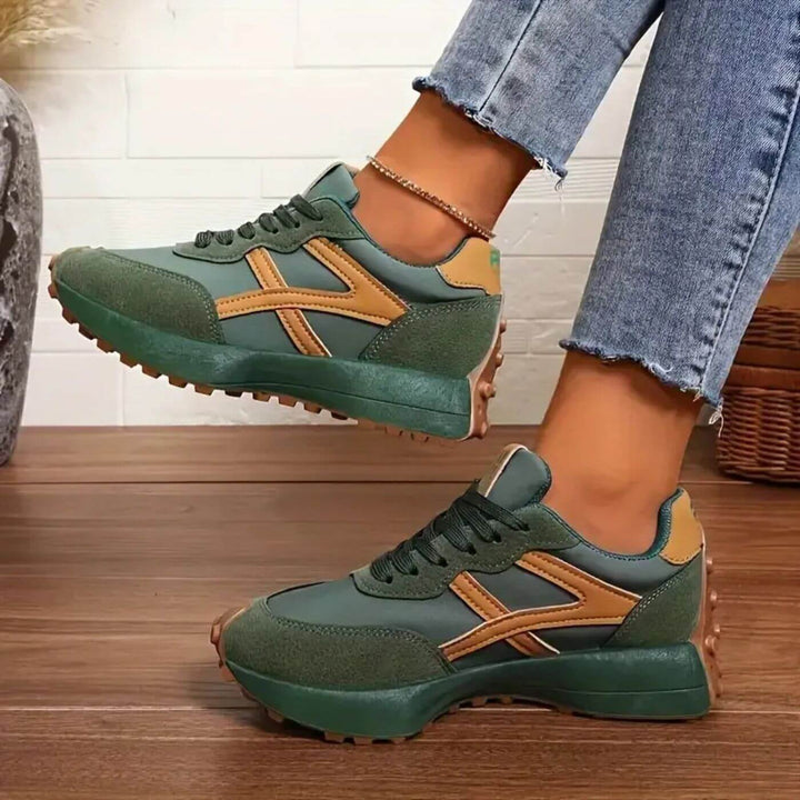 Fashionable women's orthopedic panel sneakers; versatile casual footwear with enhanced support for daily comfort.