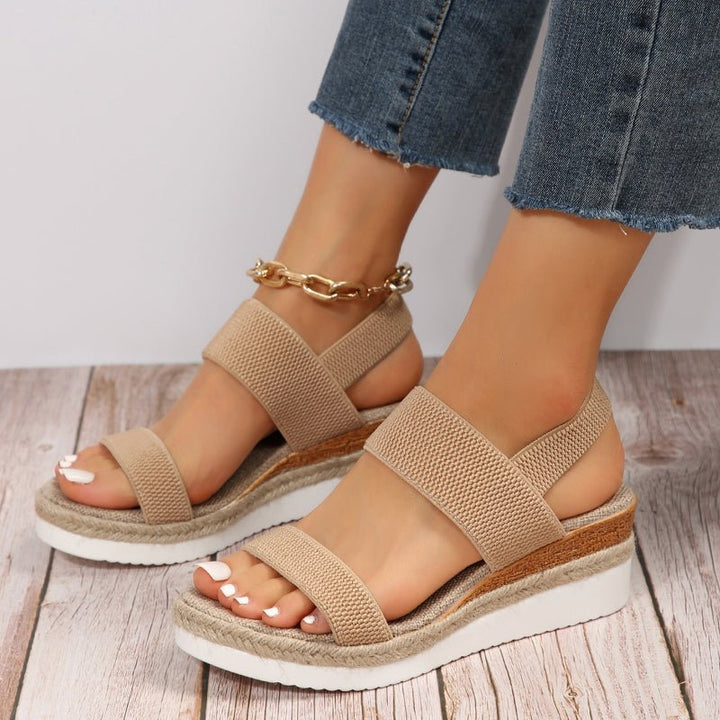 Chic women's platform sandals, perfect for summer casual wear and everyday comfort.
