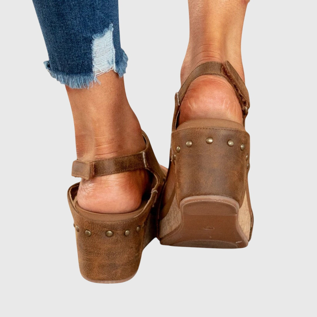 Side profile of women's comfortable walking sandals, showcasing the ergonomic arch support.