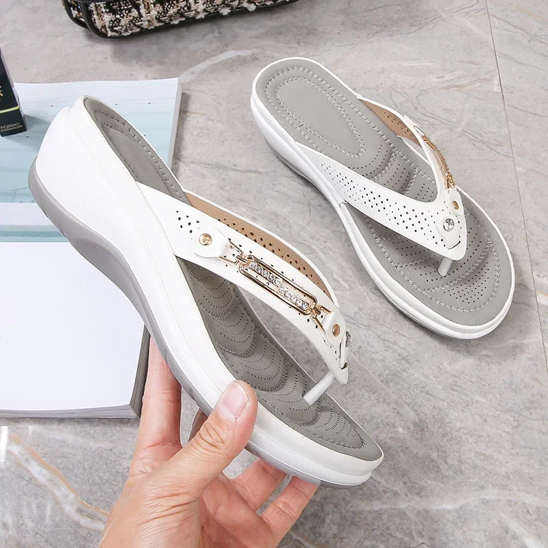 Women's orthopedic sandals with padded comfort footbed & arch support for all-day wear.