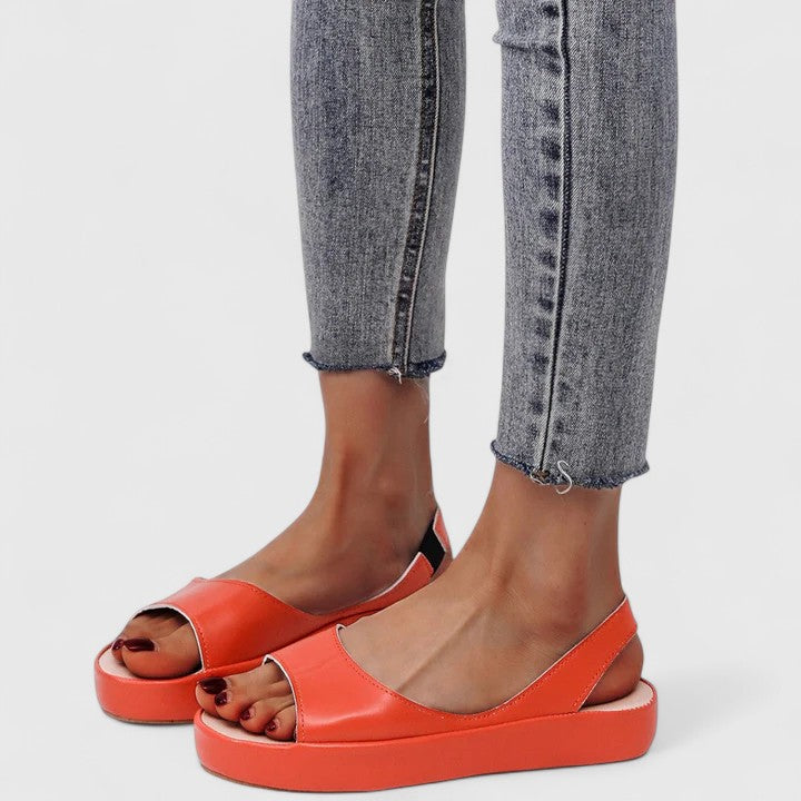 Shock-absorbing women's slip-on sandals, orthopedic, lightweight, perfect for summer comfort.