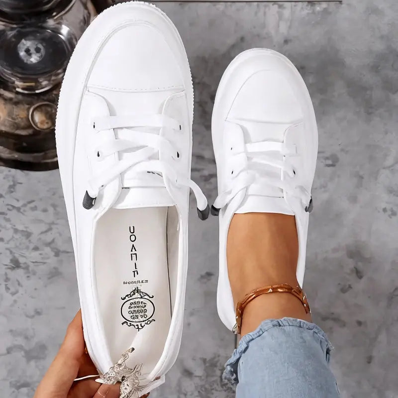 Women's orthopedic sneakers with arch support for all-day comfort, ideal for walking and everyday wear.